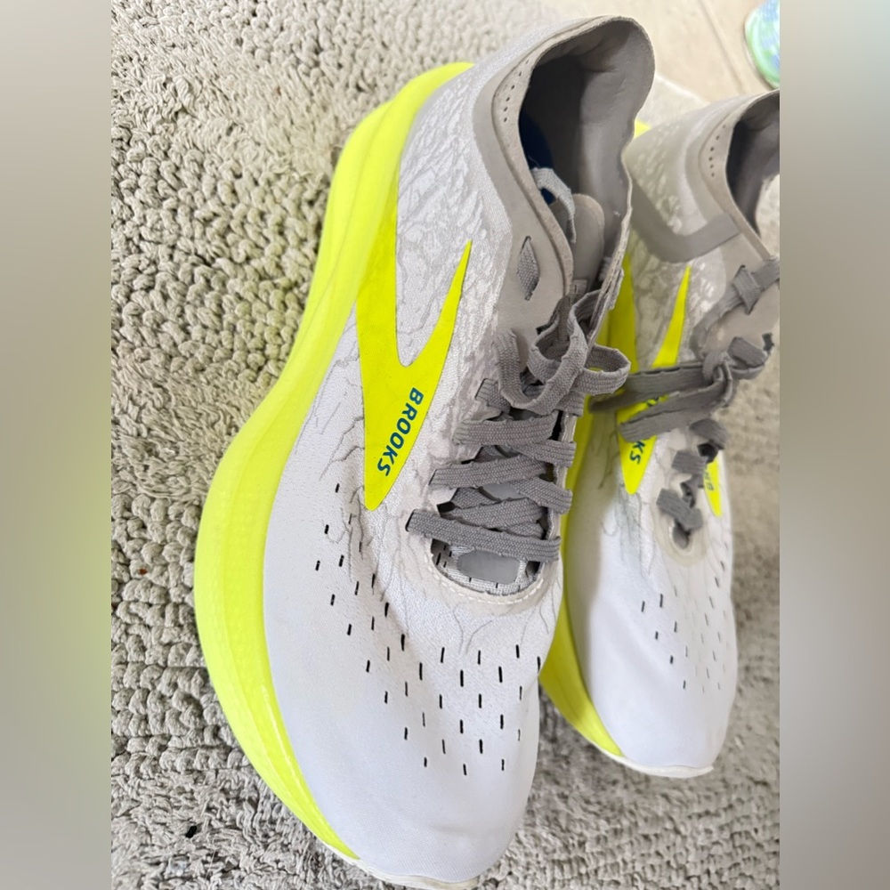 Men’s hyperion elite 2  brooks
Used for 1 week but did not work well for me
